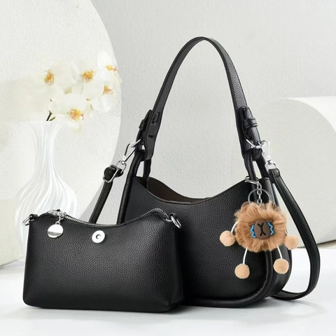 Damen Hobo Tasche Aus PU Leder Mit Litschi Struktur Modische Schultertasche Und Umhängetasche Mit Plüschanhänger Minimalistisch