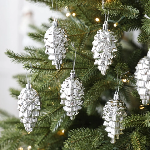 Weihnachtsbaum-Anhänger in silberner Zapfenform Kunststoff Hängende Ornamente Metallic Finish Für Feiertagsdekoration Festliche Stimmung