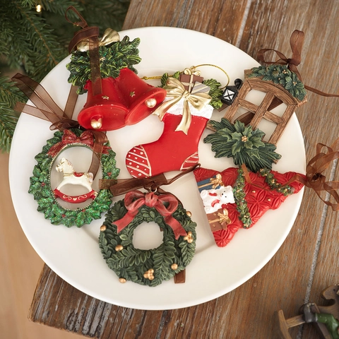 Vintage Resin Christmas Hanging Ornaments Santa Snowman Unicorn Train Reindeer Festive Party Decor Holiday Tree Decorations