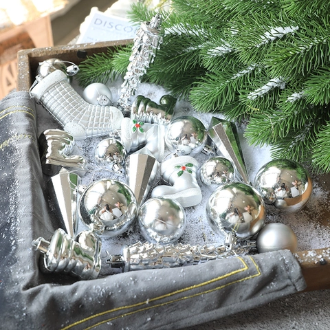 Ornamenti da Appendere per Albero di Natale in Plastica Forme Assortite Palle Stivali Calze Stelle Brillantini Galvanizzati