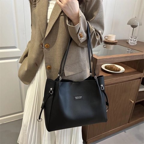 Women Large Tote Bag PU Leather Solid Color Magnetic Buckle Shoulder Handbag For Casual Commute Fashion Versatile