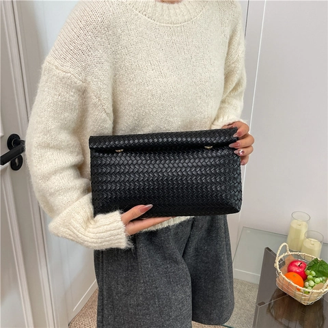 Women Woven PU Leather Envelope Clutch Bag Large Capacity Underarm Bag Minimalist Fashion Handbag Solid Color Elegant