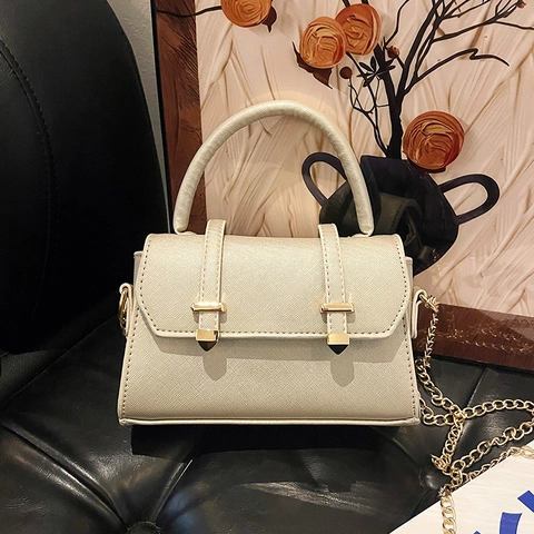 Bolso Cuadrado Pequeño de Cuero PU Saffiano de Color en Contraste para Mujer Bolso Bandolera Elegante con Cadena Dorada