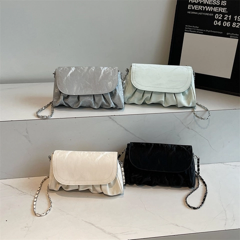 Damen Falten Schultertasche PU Leder Kettengurt Kleine Quadratische Umhängetasche Mit Silber Metallkugel Anhänger Mode Handtasche