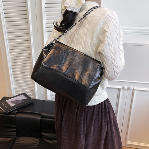 Bolso de Hombro Vintage Brillante Cuero PU Gran Capacidad Para Trabajo Diario Moderno Tote Arrugado Con Cadena de Metal Regalo Mujer