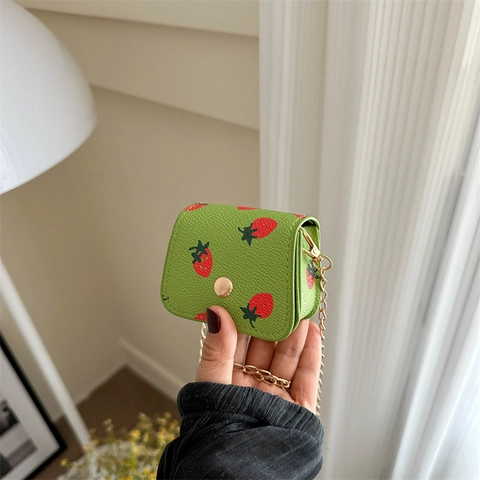 Χαριτωμένη Τσάντα Crossbody Mini Με Σχέδιο Φράουλα Για Γυναίκες PU Δέρμα Μικρό Τετράγωνο Πορτοφόλι Με Χρυσή Αλυσίδα Διακόσμηση