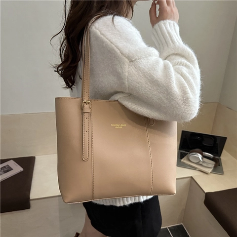 Sac Fourre-Tout en Cuir PU pour Femmes Grande Capacité Minimaliste Urbain Navette Sac à Bandoulière Boucle Métallique Fermeture Magnétique