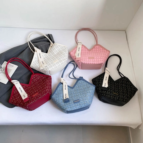 Women's Tweed Tote Bag Large Capacity V-Opening Shoulder Bag Minimalist Fashion Woven Satchel For Daily Commuting Purse