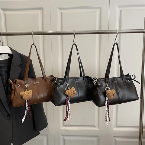 Borsa a Tracolla da Donna in Pelle PU Tote Bag di Grande Capacità Vintage Borsa Sottobraccio Moda Pendolare Con Pendente Orso