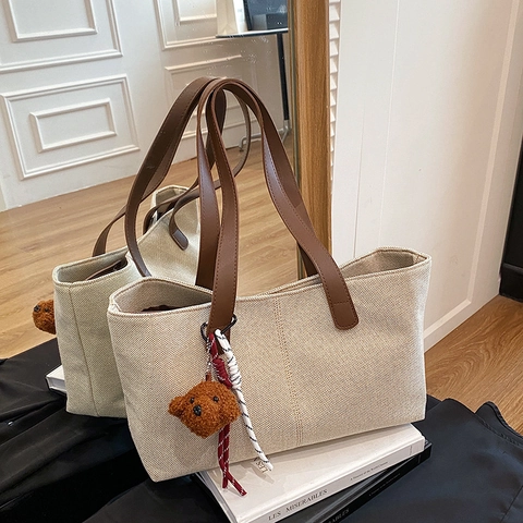 Damen Große Kapazität Verbundstoff Tote-Tasche Urban Minimalistisch Gewebte Schultertasche Mit Bärenanhänger Vielseitige Handtasche