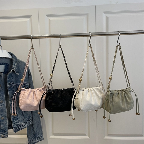 Bolso de Cubo Plisado de Moda para Mujer Cuero PU Bolso de Bandolera Cloud Correa de Cadena con Bola de Metal Bolso de Hombro