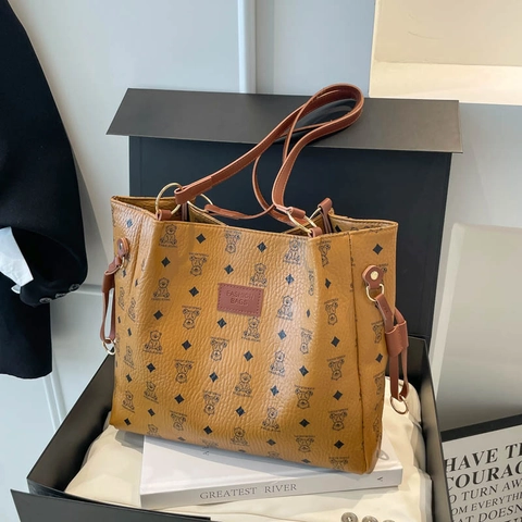Bolso Tote de Cuero PU de Gran Capacidad para Mujer Estampa de Oso de Moda Bolso de Hombro Vintage Patrón Geométrico Correas Dobles