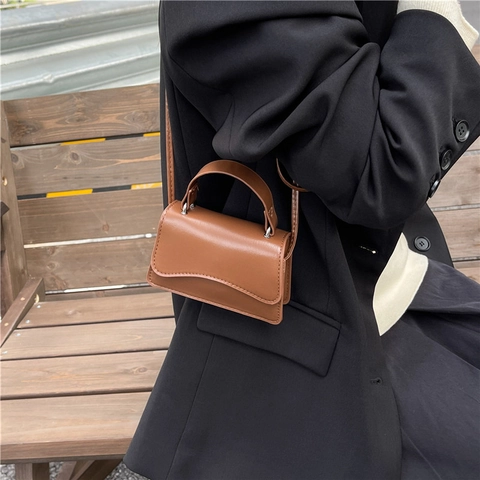 Borsa a Tracolla Mini in Pelle PU da Donna con Patta a Bordo Ondulato Borsa a Mano Elegante Piccola Borsa Quadrata