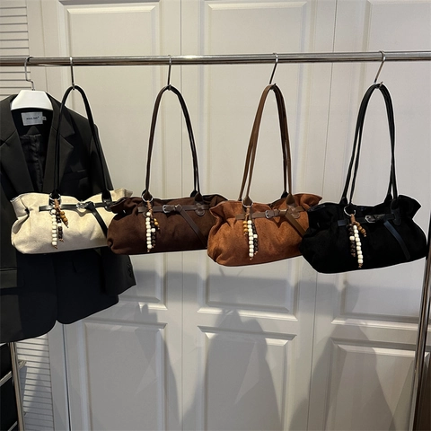 Sac à Épaule en Suédine Rétro Grande Capacité Sac Sous le Bras Tote Bag Avec Pendentif en Perles de Bois Sac à Main Femme