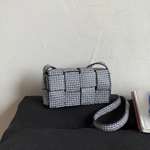Woven PU Leather Crossbody Bag For Women Retro Square Shoulder Purse With Flap Minimalist Niche Design