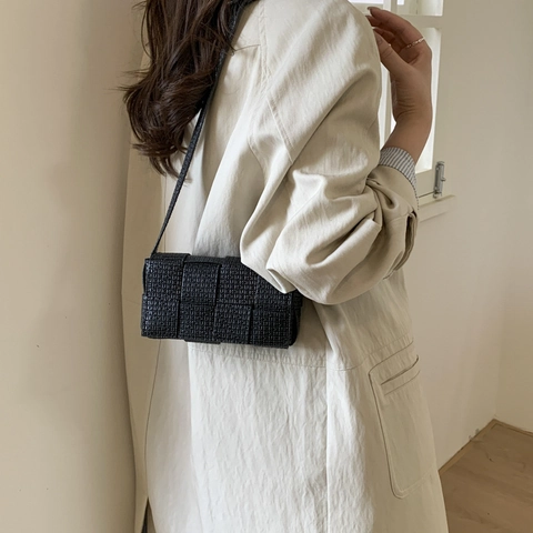 Woven PU Leather Crossbody Bag For Women Retro Square Shoulder Purse With Flap Minimalist Niche Design