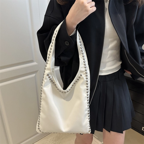 Borsa A Spalla Con Borchie Donna Pelle PU Hobo Tote Moda Pendolare Versatile Grande Capacità Uso Quotidiano