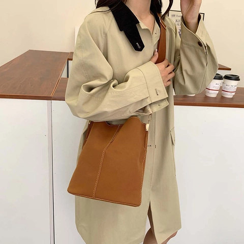 Minimalistische Bucket Bag PU Leder Kontrastnähte Umhängetasche Mit Breitem Gurt Für Damen Urban Style Goldene Hardware