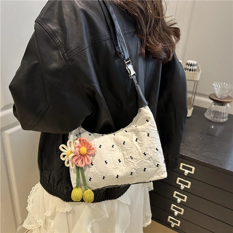 Borsa A Spalla Hobo Da Donna Trama Pieghettata Pelle PU Stampa Lettere Ciondolo Fiore Tracolla Dolce