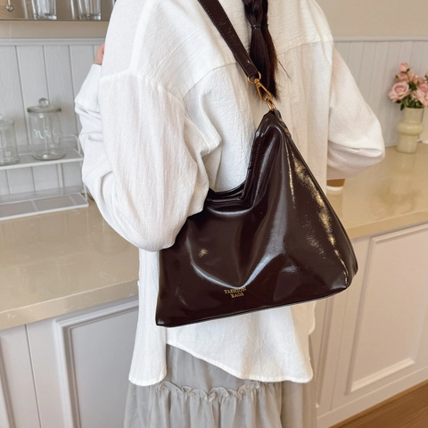 Sac À Épaule Hobo En Cuir PU Brillant Vintage Grande Capacité Finition Métallique Cabas Décontracté Pour Femmes Avec Charmes
