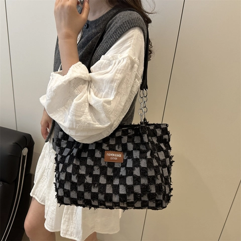 Damen Denim Schachbrett Einkaufstasche Mit Ausgefransten Kanten Große Kapazität Schultertasche Metallkette Vintage Handtasche