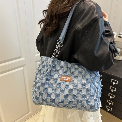 Women Checkerboard Tote Bag Frayed Denim Handbag Vintage Large Capacity Shoulder Bag With Metal Chain Faux Leather Patch Everyday Casual Bag