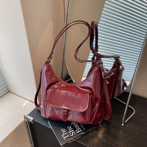 Elegant Schick Glänzend PU Leder Schultertasche Für Damen Retro Lack Unterarmtasche Mit Vordertasche Alltag Pendeln Hobo Tasche