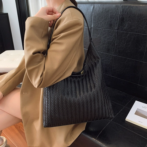 Woven PU Leather Hobo Shoulder Bag Large Capacity Retro Underarm Tote For Women Casual Office Commute Solid Color