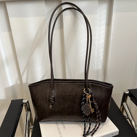 Women's Retro PU Leather Large Capacity Tote Bag Minimalist Commuter Shoulder Handbag With Tennis Racket Pendant Fashion