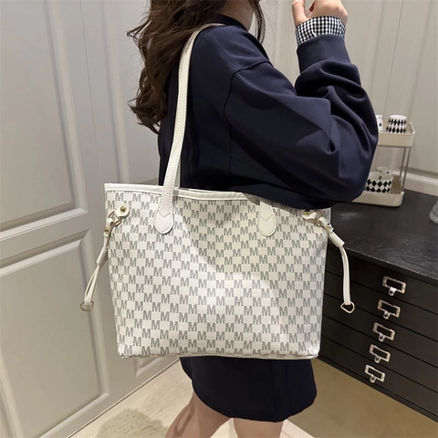 Borsa Tote Grande Capacità Pelle PU Monogramma Lettera M Chiusura Lampo Pendolare Vintage Borsa Spalla Donna