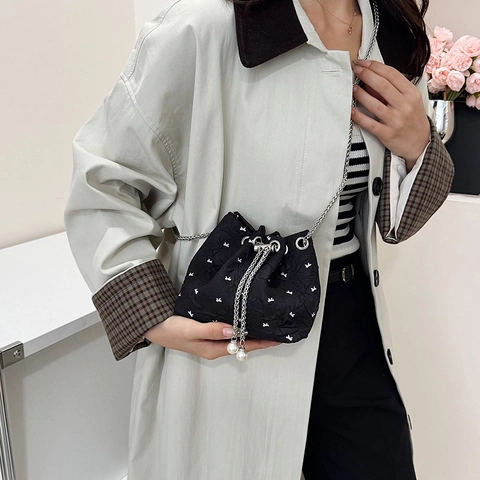 Women Bucket Bag Nylon Quilted Bowknot Pattern Artificial Pearl Drawstring Metal Chain Strap Crossbody Shoulder Handbag Sweet Elegant