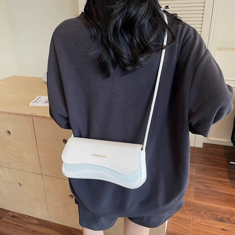 Bolso De Axila Para Mujer De Cuero PU Baguette Diseño De Nicho Retro Minimalista Con Solapa De Ola Y Correa De Nudo