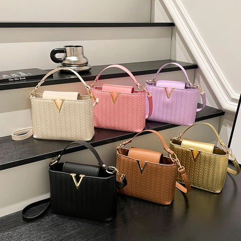 Women Woven Texture Shoulder Crossbody Bag Fashion Metal V Logo Small Square Bag PU Leather Handbag Casual Party Travel Tote