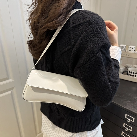 Dames Baguette Tas in Lakleer Look PU Minimalistisch Glanzend Overslag Onderarm Crossbody Kleine Vierkante Tas voor Dagelijks