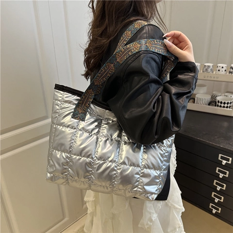 Borsa Tote Trapuntata Da Donna PU Lucido Metallico Borsa A Mano Capiente Con Tracolla Larga In Stile Etnico