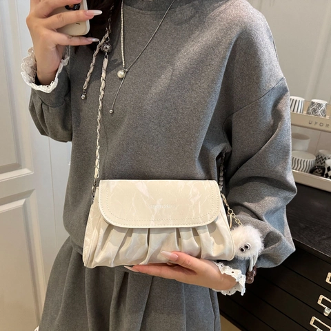 Borsa a Tracolla Nuvola Pliche da Donna Borsa a Spalla Arricciata alla Moda con Tracolla a Catena Argento e Ciondolo Peluche
