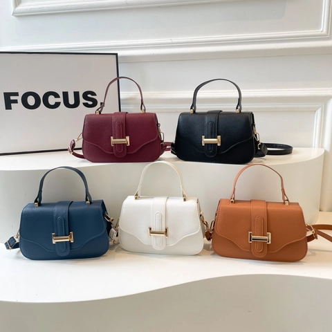 Women's French Retro Small Square Crossbody Bag Litchi Grain PU Leather Metal Buckle Shoulder Bag For Daily Commuting