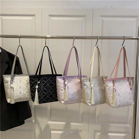 Large Capacity Women Jacquard Tote Bag With Tassel Retro Chinese Style PU Leather Shoulder Bag For Commuting Everyday Handbag