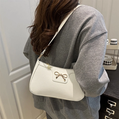 Damen Mode Schleife Unterarmtasche Lychee Textur Kunstleder Schultertasche Mit Metallschleife Blumenanhänger Schicke Handtasche