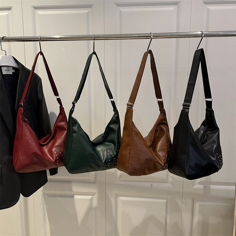 Sac Hobo en Cuir PU Vintage pour Femmes Grande Capacité Rivet Lettre M Sac à Épaule Casual Crossbody Commuter Tote Bag