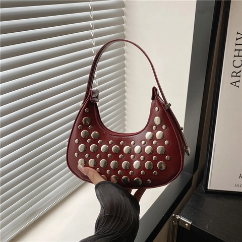 Sac Hobo Croissant Riveté Cuir PU Clouté Métallique Sac À Main Sous Les Aisselles Pour Femmes Style Punk Rétro
