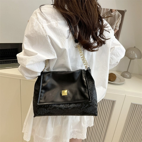 Bolso de Axila con Cadena de Gran Capacidad de Moda 2025 para Mujer Color Sólido Simple Bolso Tote Bolso de Hombro de Patchwork