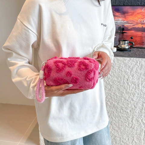 Neceser de Peluche Con Patrón de Corazón Dulce Organizador de Almacenamiento de Viaje Portátil Bolso de Mano Pequeño para Mujer Niña