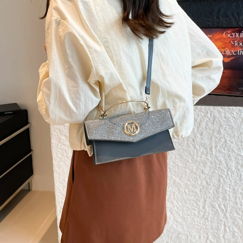 Damen Mode Pailletten Spleiß Umhängetasche Rundes Metall M Logo Griff Abend Handtasche Retro PU Leder Pendler Clutch