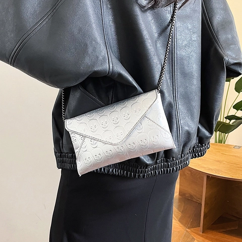Sac Bandoulière Femme Cuir PU Gaufré Crâne Enveloppe Pochette Soirée Chaîne Métallique Style Punk