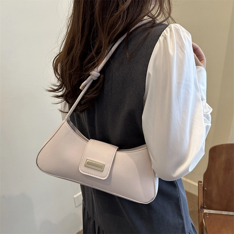 French Style Minimalist PU Leather Underarm Bag For Women Vintage Hobo Baguette Bag With Gold Tone Buckle Knotted Strap