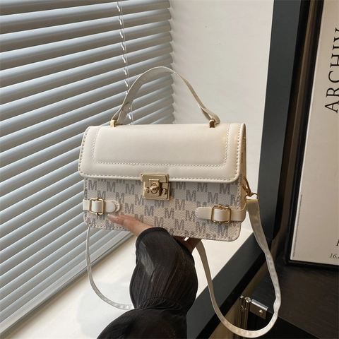 Borsa da Donna alla Moda in Pelle PU con Monogramma Lettera M Borsa a Tracolla con Chiusura in Metallo Quadrata