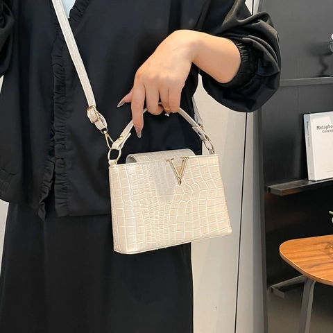 Sac Bandoulière Femme Motif Crocodile Avec Boucle en Métal en V Sac à Main Chic en Cuir PU Sac à Épaule Élégant