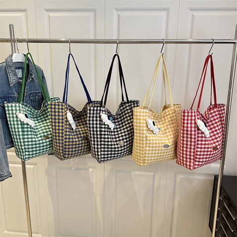 Borsa Tote in Tela a Quadretti da Donna Grande Capacità Borsa a Spalla Casual Pendolare con Ciondolo in Peluche Borsa da Scuola Stile Giapponese