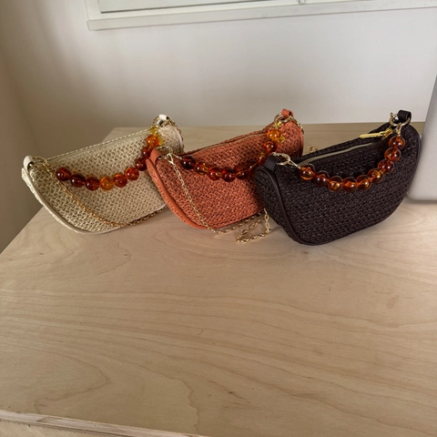 Gewebte Strohhandtasche Mit Bernsteinfarbenen Harzperlen Halbmond Umhängetasche Für Sommerstrandurlaub Retro-Stil Damen